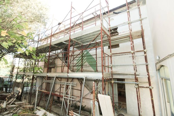 casa indipendente in vendita a Teramo in zona Tordinia