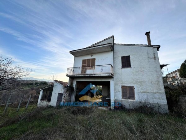 casa indipendente in vendita a Teramo in zona Monticelli