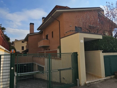 casa indipendente in vendita a Teramo