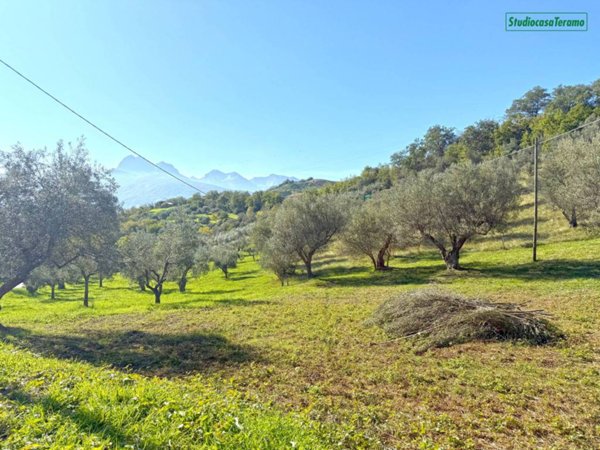 terreno edificabile in vendita a Teramo in zona Frondarola
