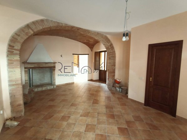 locale commerciale in vendita a Teramo