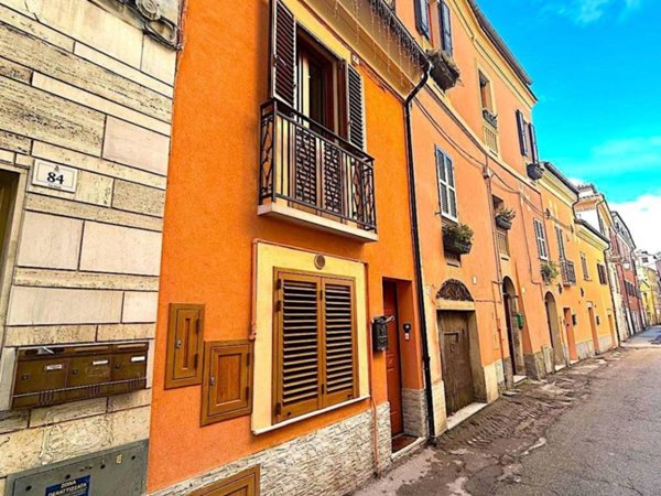 casa indipendente in vendita a Teramo in zona Centro Città