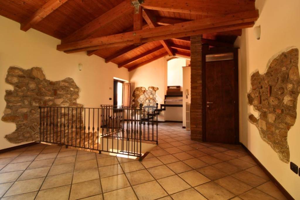 casa indipendente in vendita a Teramo in zona Centro Città