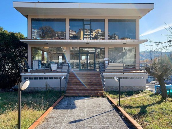 casa indipendente in vendita a Teramo