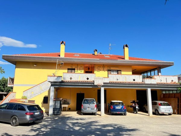 casa indipendente in vendita a Teramo in zona Frondarola