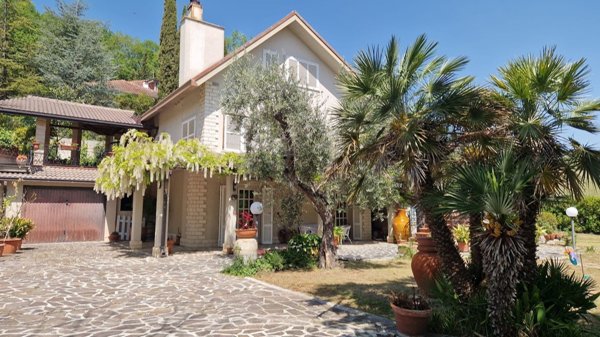 casa indipendente in vendita a Teramo