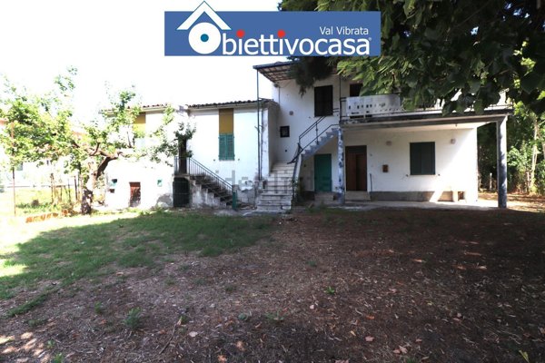 casa indipendente in vendita a Teramo in zona Centro Città