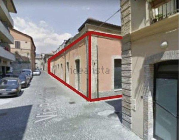 locale commerciale in vendita a Teramo
