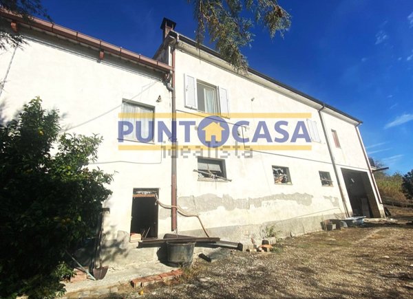 esavano in vendita a Teramo in zona Poggio Cono