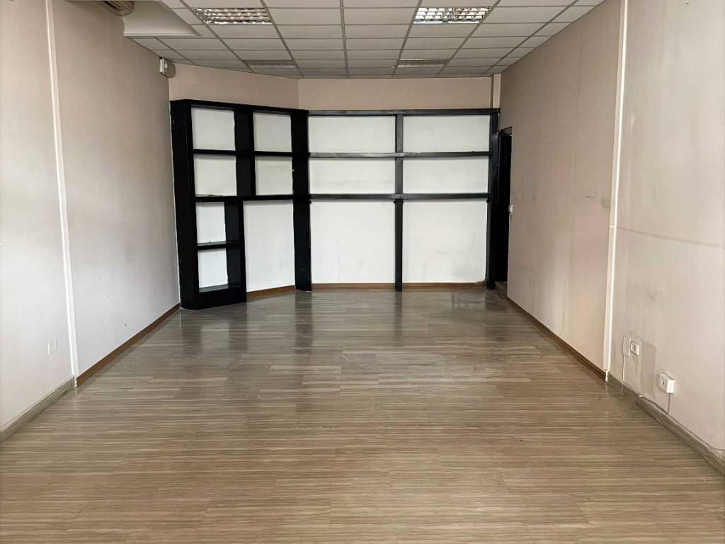 locale commerciale in vendita a Teramo