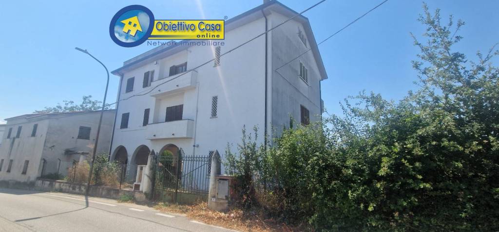 casa indipendente in vendita a Teramo in zona Nepezzano