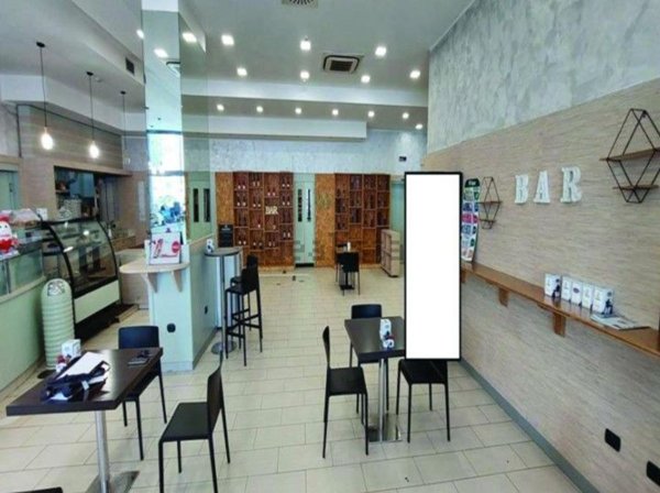 locale commerciale in vendita a Teramo