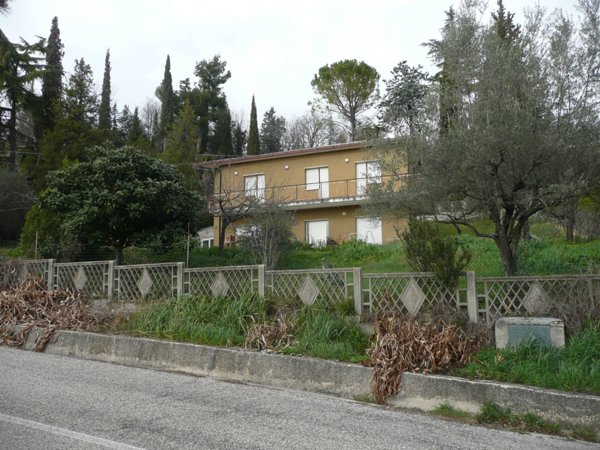casa indipendente in vendita a Teramo