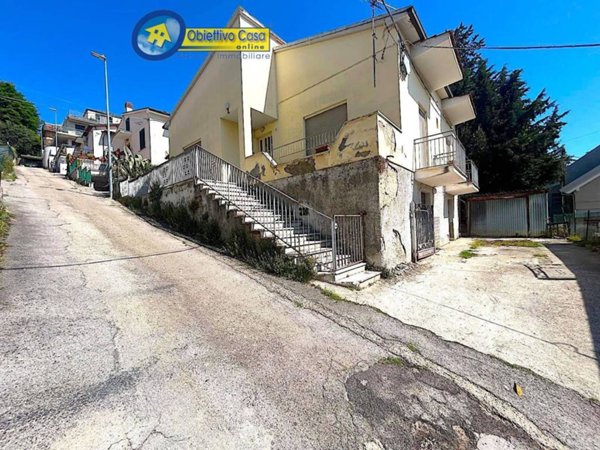 casa indipendente in vendita a Teramo in zona Centro Città