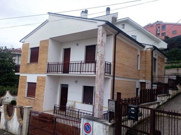 casa indipendente in vendita a Teramo in zona Centro Città