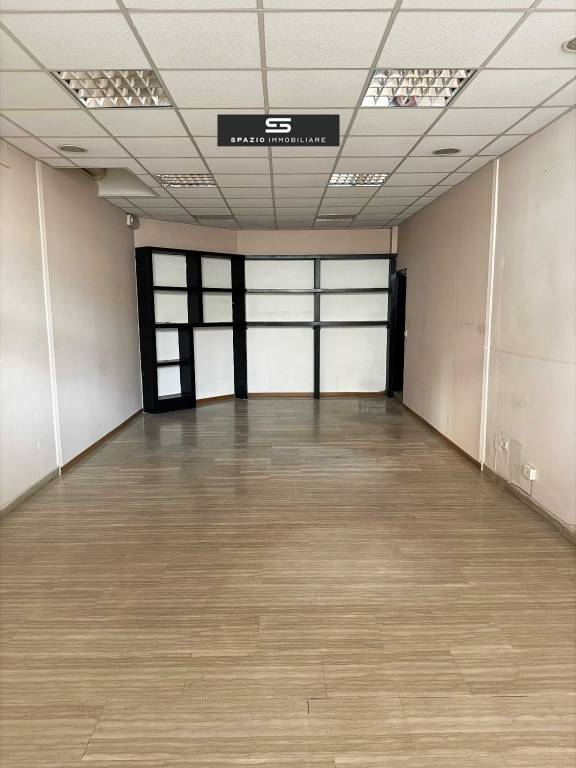 negozio in vendita a Teramo in zona Centro Città