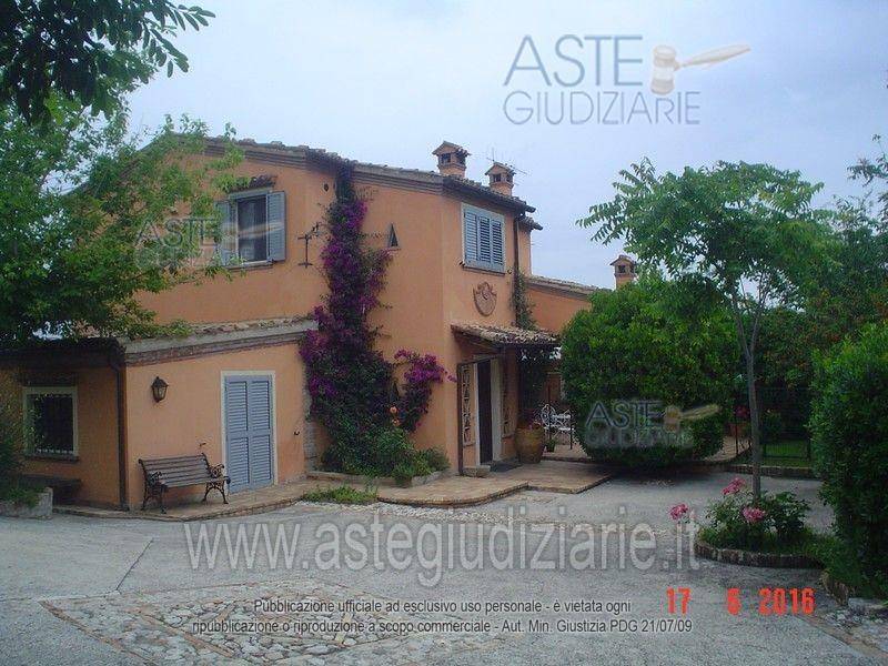 casa indipendente in vendita a Teramo