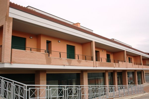 locale commerciale in vendita a Teramo