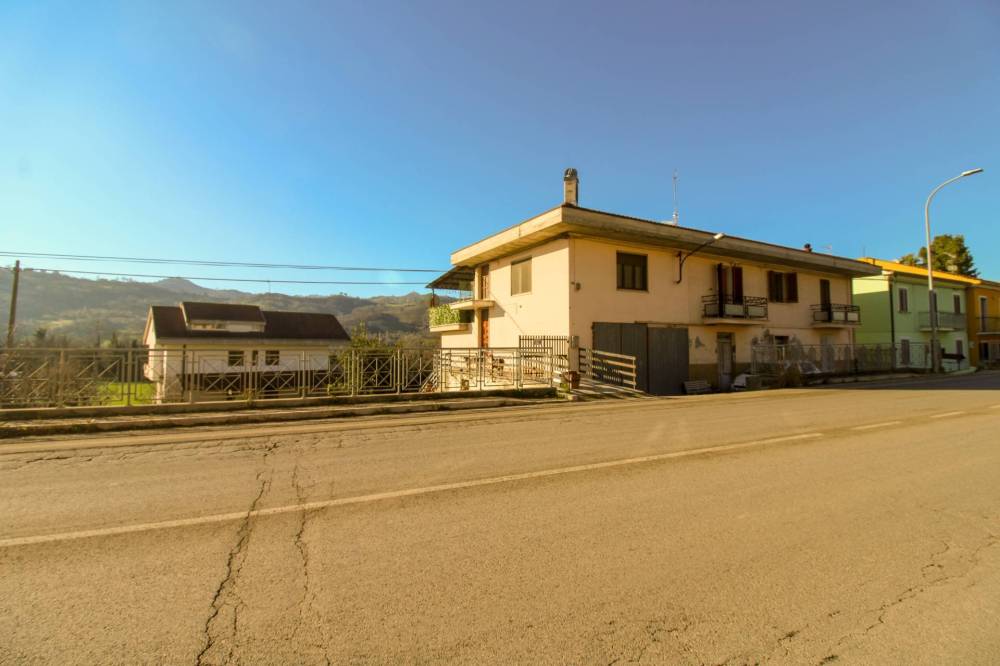 casa indipendente in vendita a Teramo in zona Villa Vomano