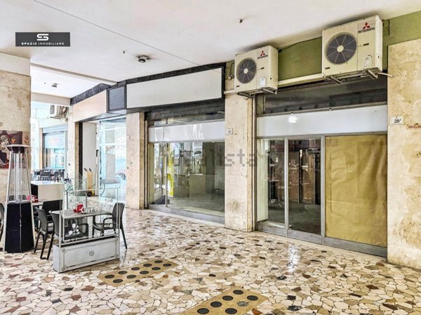 locale commerciale in vendita a Teramo in zona Centro Città