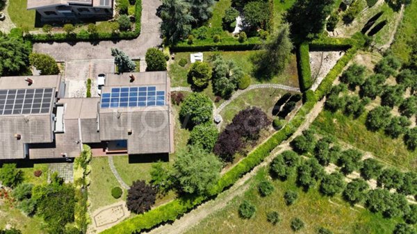 casa indipendente in vendita a Teramo in zona Nepezzano