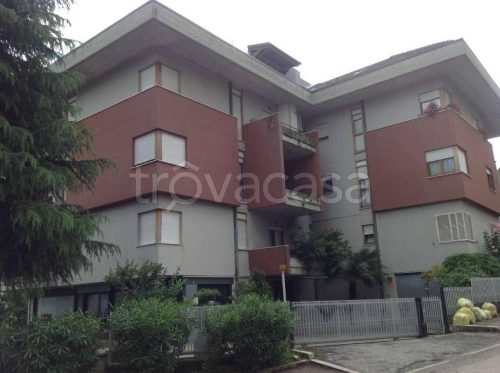 negozio in vendita a Teramo