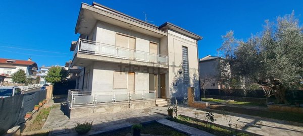 casa indipendente in vendita a Teramo in zona Centro Città