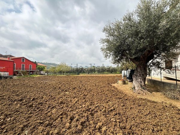 casa indipendente in vendita a Teramo