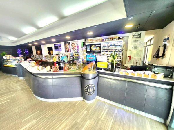 negozio in vendita a Teramo in zona San Nicolò a Tordino