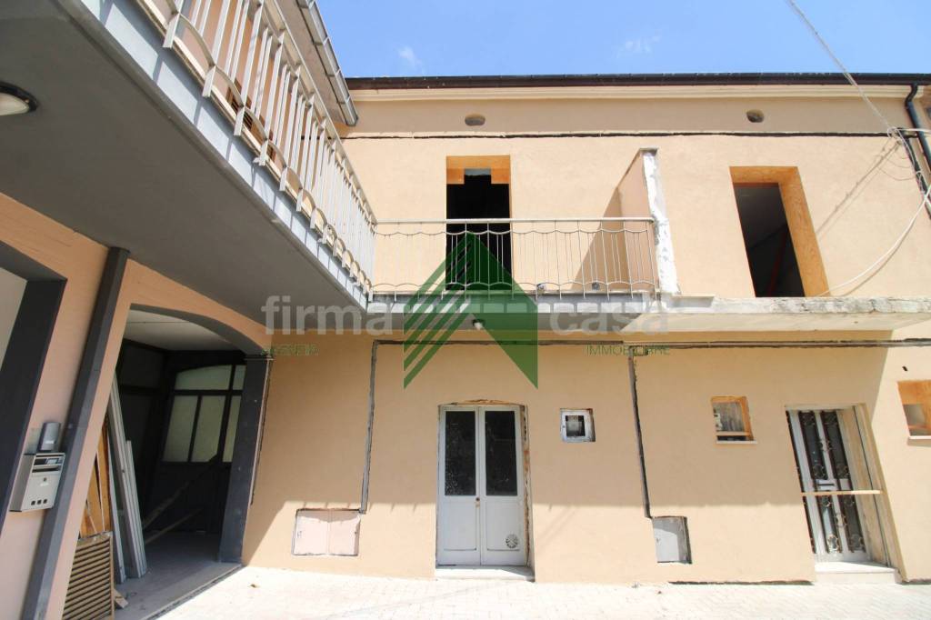casa indipendente in vendita a Teramo in zona Villa Ripa