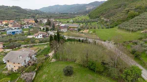 casa indipendente in vendita a Teramo in zona Travazzano