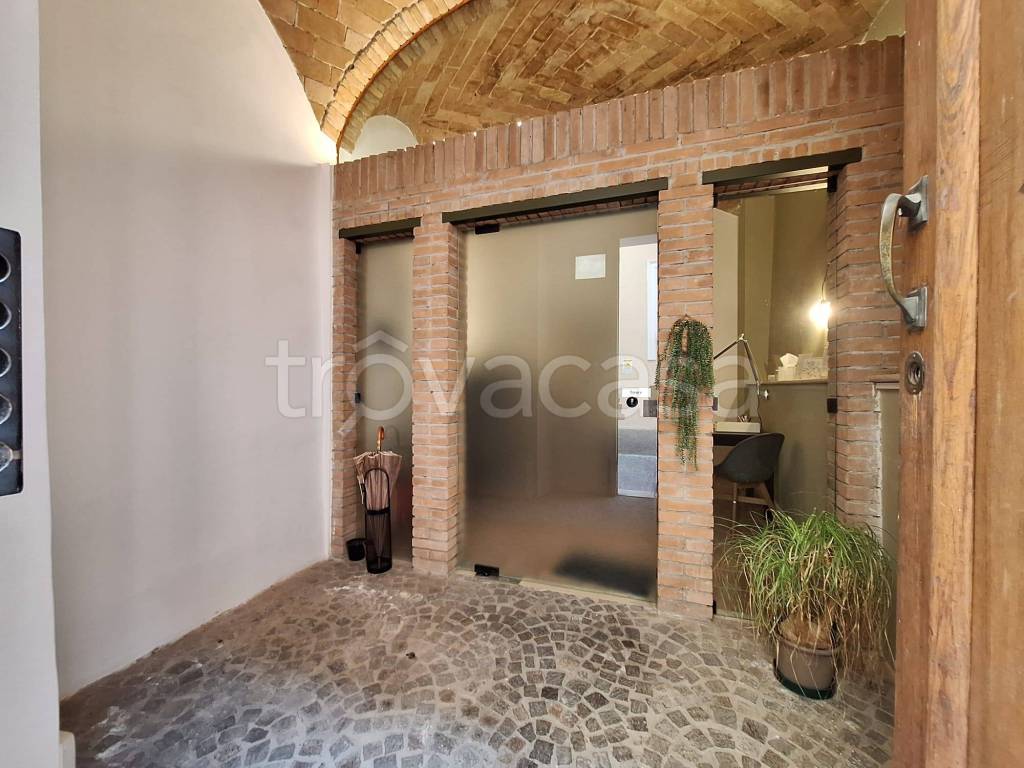 negozio in vendita a Teramo in zona Centro Città