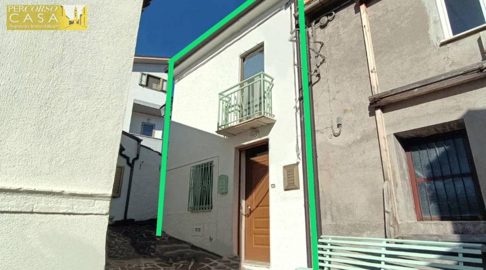 casa indipendente in vendita a Teramo in zona Rocciano