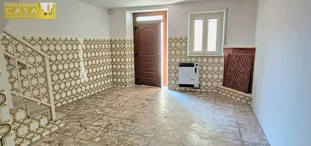 casa indipendente in vendita a Teramo in zona Rocciano
