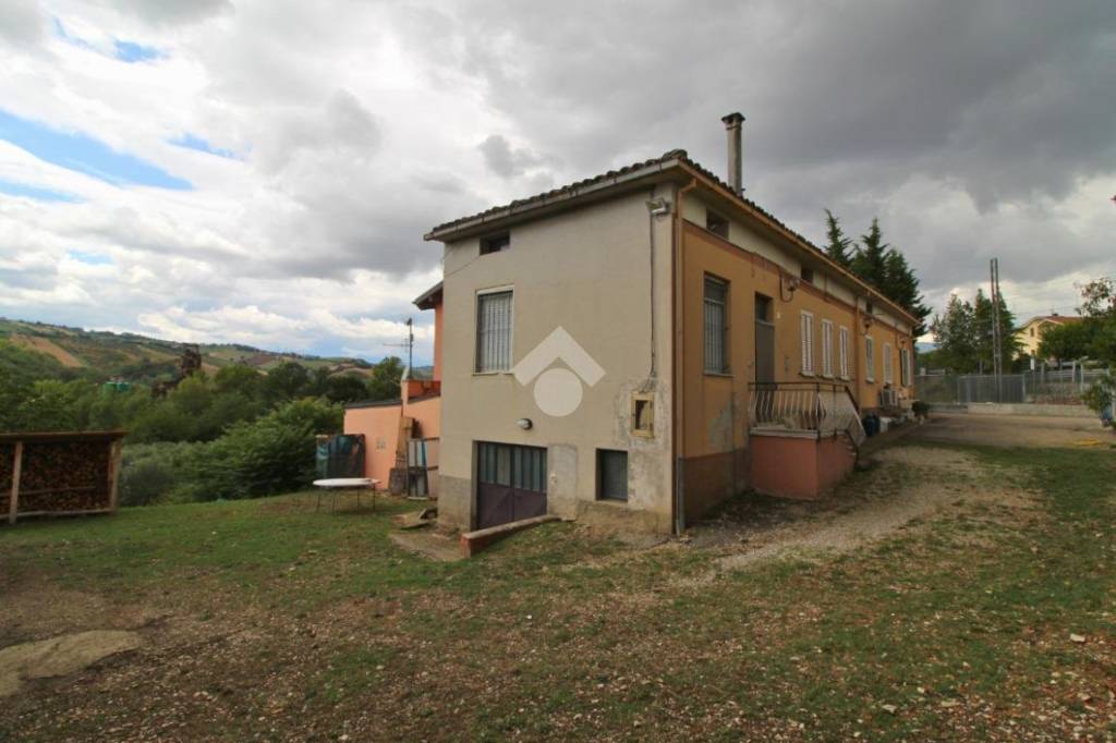 casa indipendente in vendita a Teramo in zona San Nicolò a Tordino