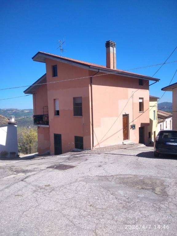 casa indipendente in vendita a Teramo in zona Villa Romita