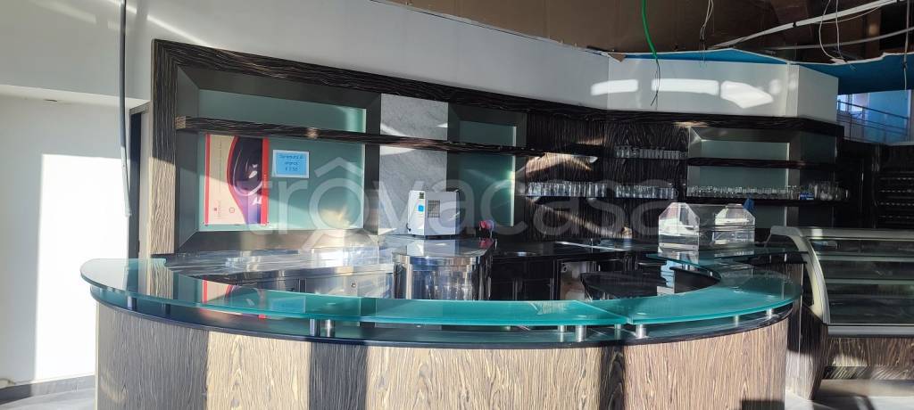 negozio in vendita a Teramo in zona Piano D'Accio