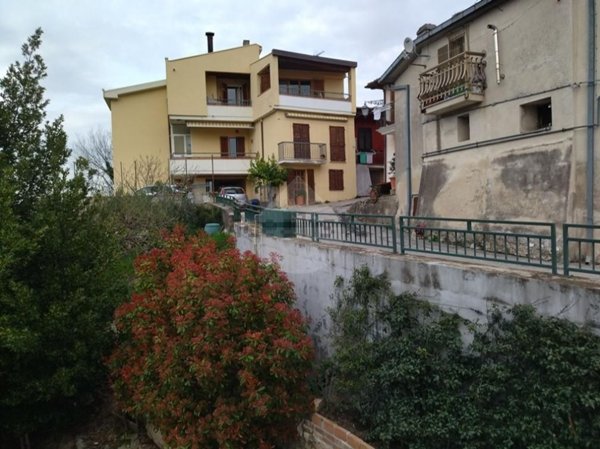 casa indipendente in vendita a Teramo in zona Colleminuccio