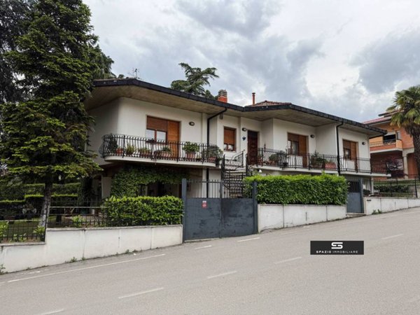 casa indipendente in vendita a Teramo