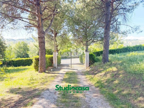terreno agricolo in vendita a Teramo in zona Piano D'Accio