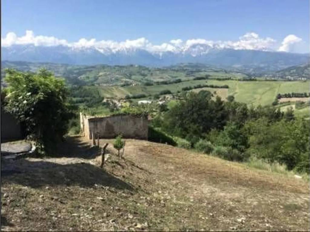 terreno edificabile in vendita a Teramo in zona Collecchio