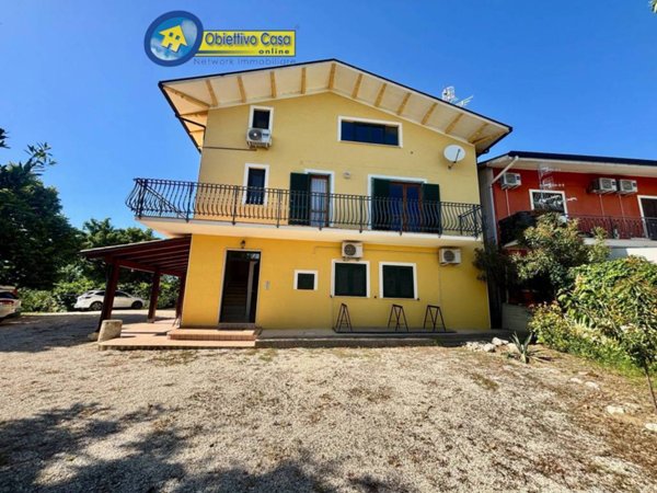 casa indipendente in vendita a Teramo in zona Contrada Scapriano