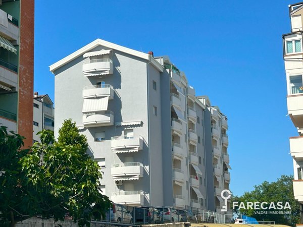 appartamento in vendita a Teramo in zona Colleatterrato Alto