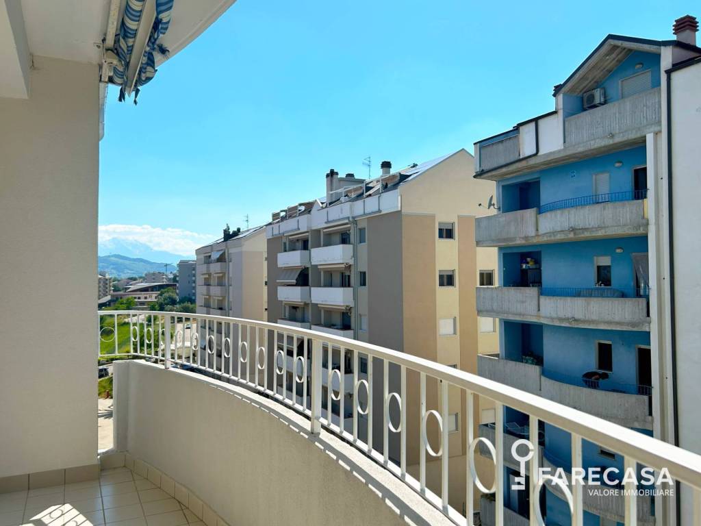 appartamento in vendita a Teramo in zona Colleatterrato Alto