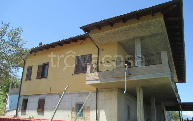 casa indipendente in vendita a Teramo in zona Cannelli
