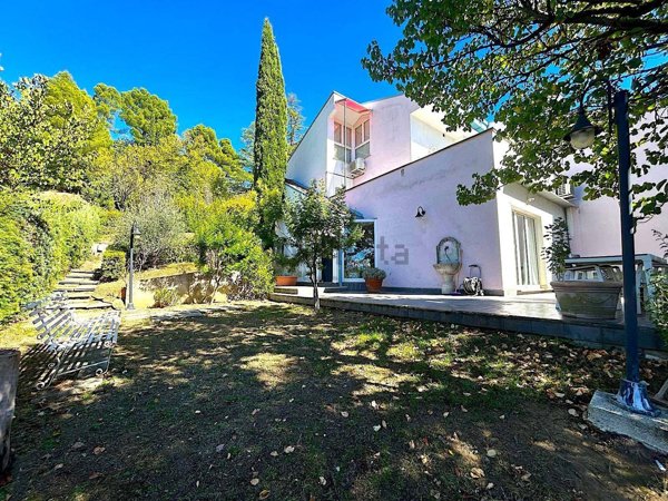 casa indipendente in vendita a Teramo in zona Centro Città