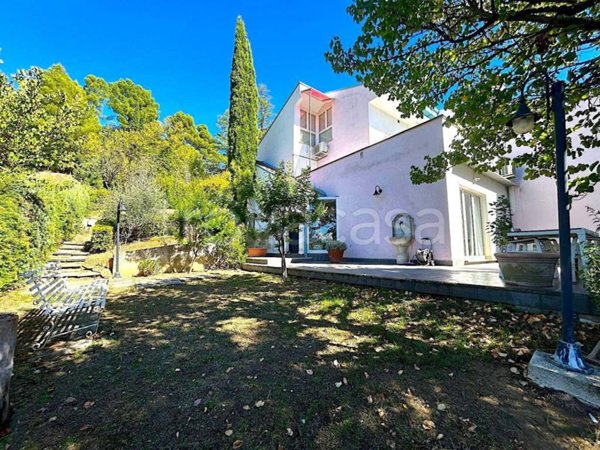 casa indipendente in vendita a Teramo in zona Centro Città