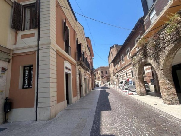 locale commerciale in vendita a Teramo in zona Centro Città