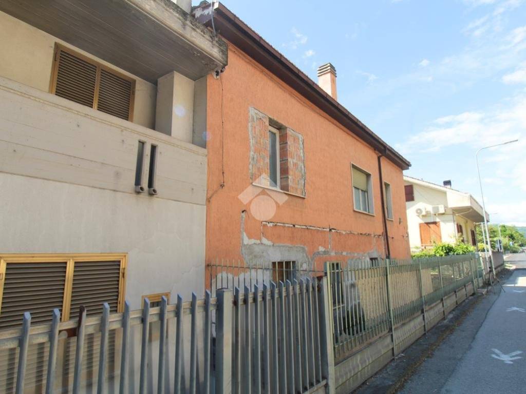 casa indipendente in vendita a Teramo