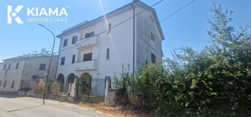 casa indipendente in vendita a Teramo in zona Nepezzano